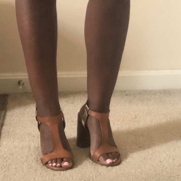 Kelsi Dagger Gabbie Heel - Picture 2 of 3